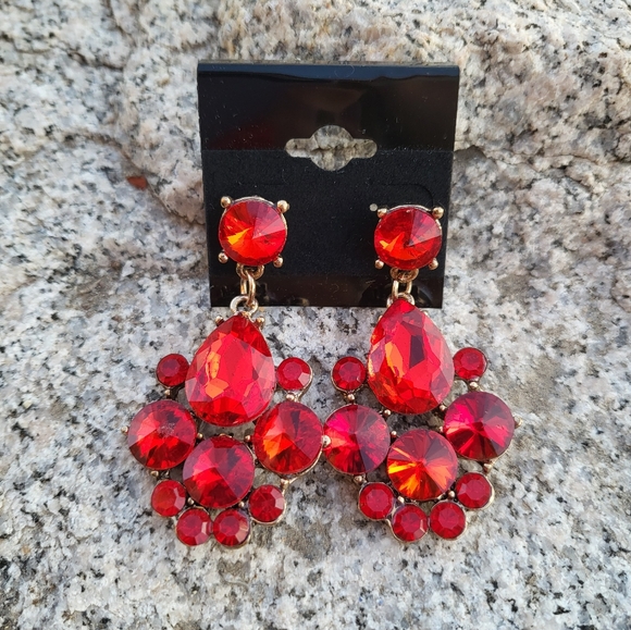 Red rhinestone earrings, red crystal pageant earrings, red crystal dangle party - Picture 1 of 1
